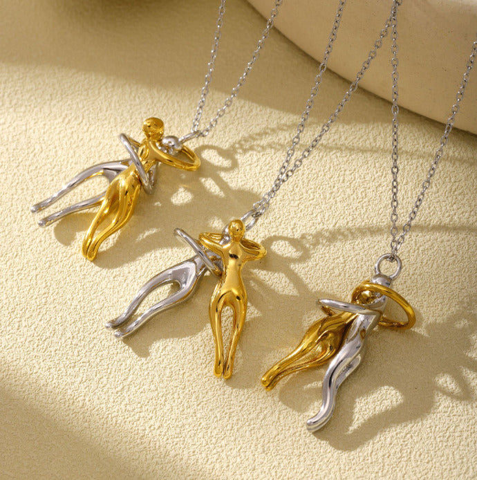 Sarılan Çift Kolye